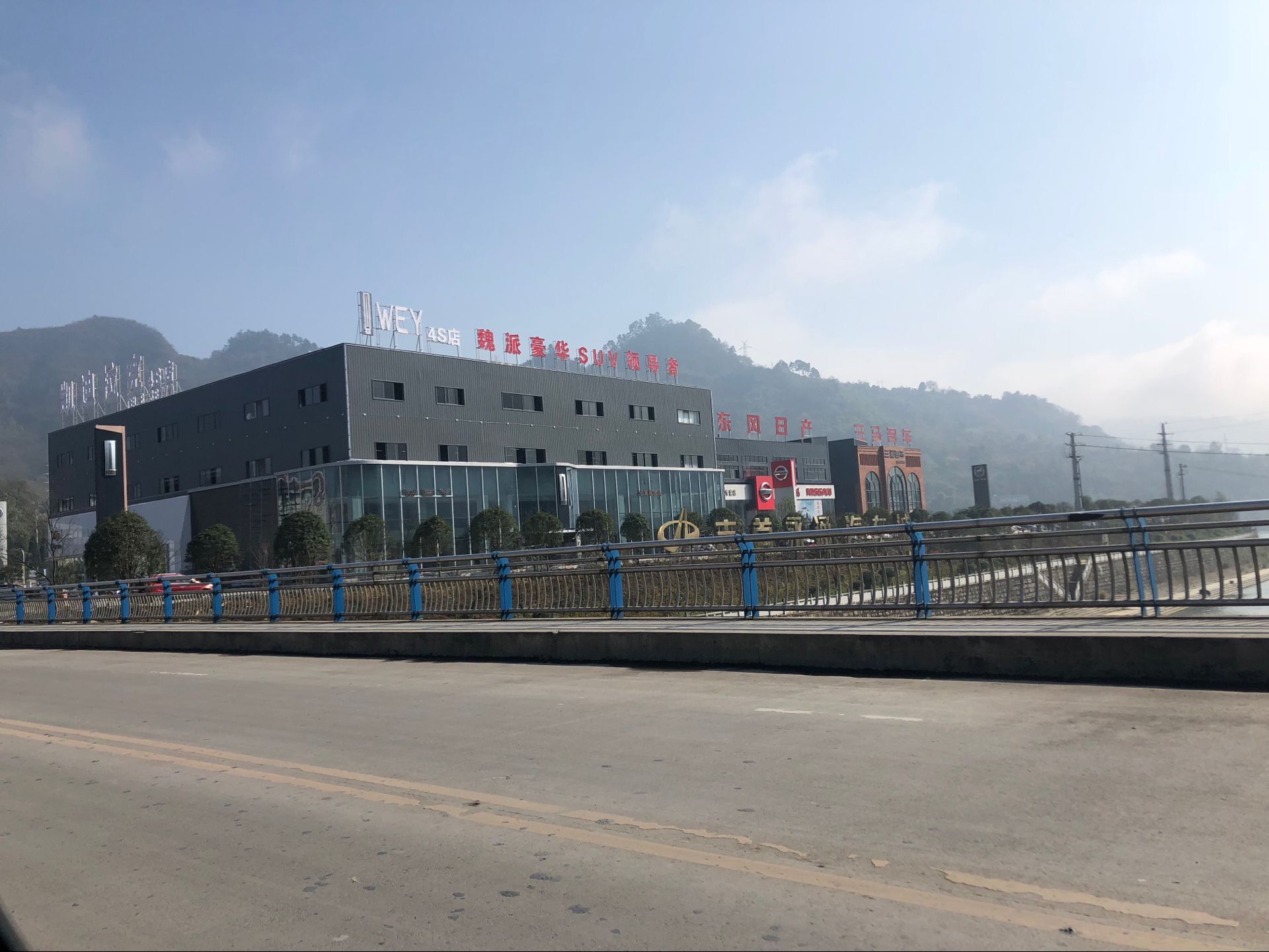 吉首市大田灣永通汽車(chē)城東風(fēng)日產(chǎn)、廣汽傳祺、凱迪拉克等八家4S店